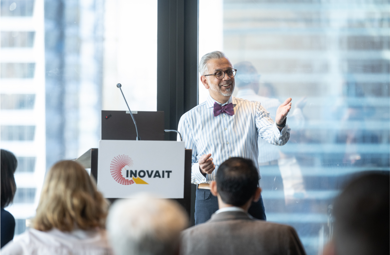 Dr. Deepak Kaura presenting his Keynote Speech at the INOVAIT Discovery Forum 2023.