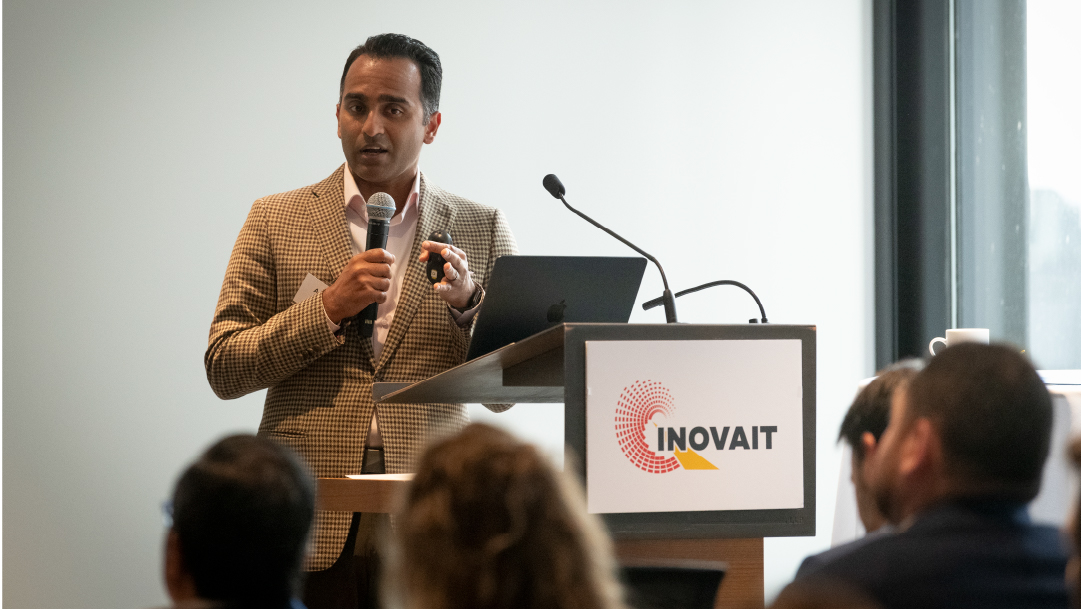 Saumik Bissau from Tenomix presents at the INOVAIT Discovery Forum 2023. 